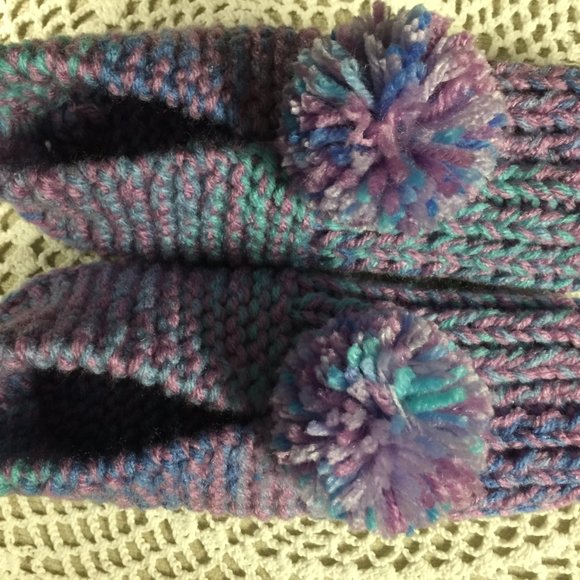 Amish Handmade Knitted House Slippers - Picture 11 of 16